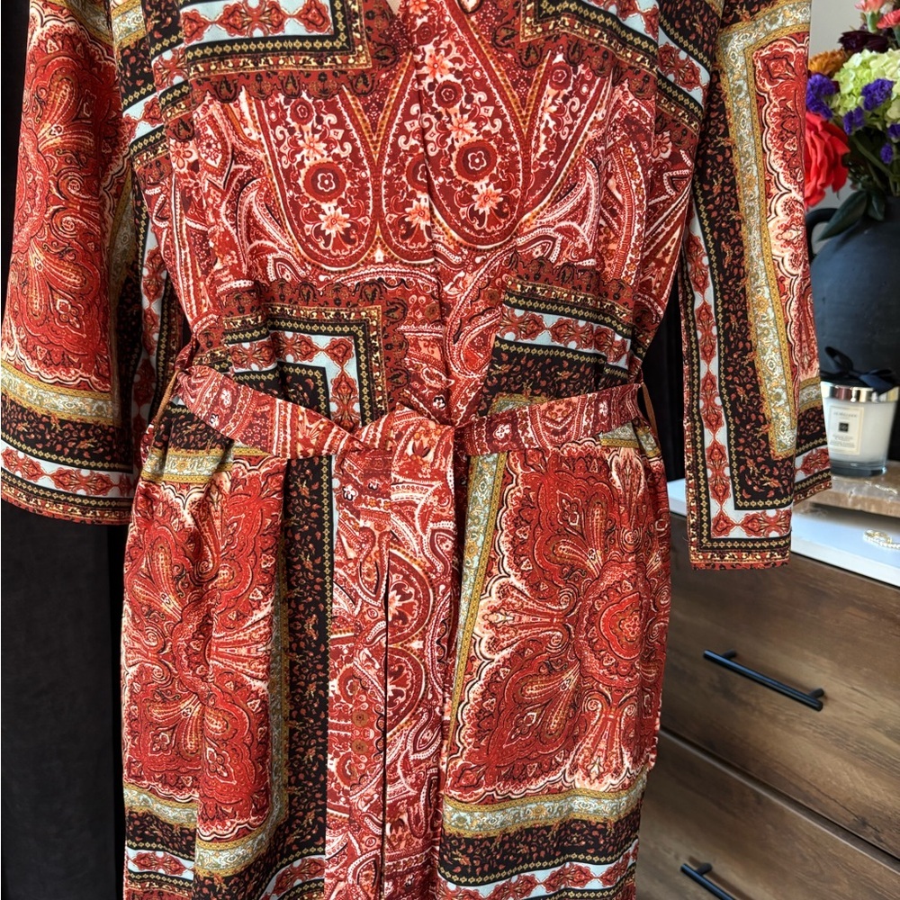 Vintage Style Red and Gold Patterned Robe - Picture 3 of 3